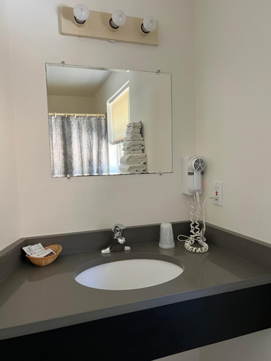 Bathroom 2, Port Townsend Inn, Jefferson