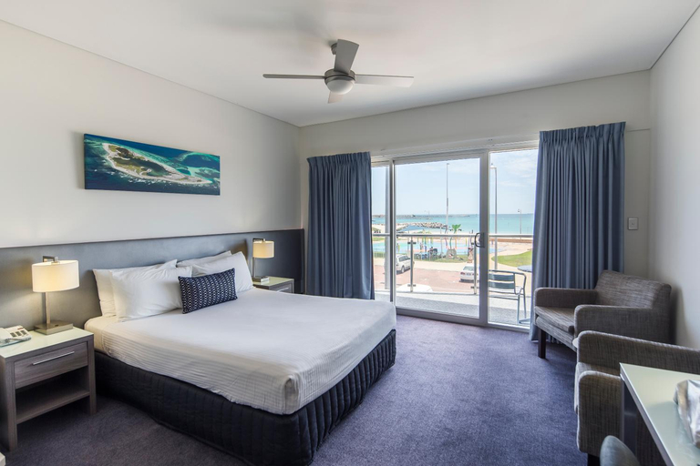 Bedroom 3, Ocean Centre Hotel, Geraldton