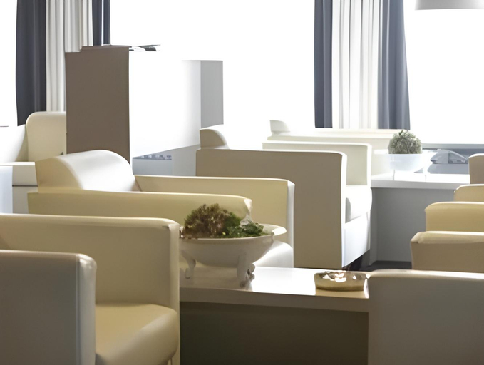 Others 5, Hotel De Prins, Sittard-Geleen