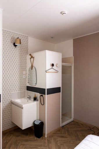 Bathroom 4, L'Aparte, Gironde