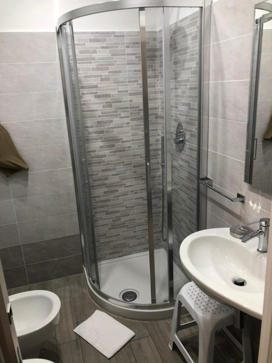 Bedroom 3, Albergo Aduepassi & Servizio Bike Shuttle, Savona