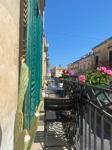 Others 3, Palazzo Zappata luxury room Noto centro, Syracuse