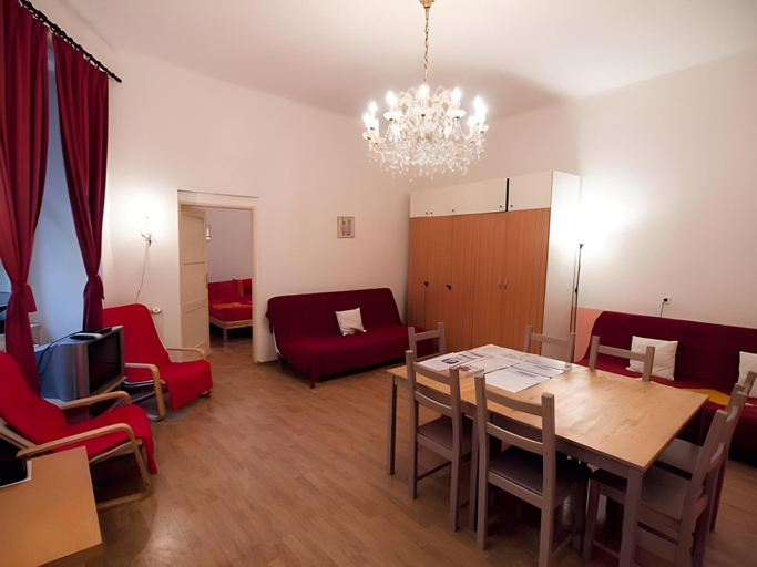 Others 4, Petrin Park Apartments - 10 min walk to Charles Bridge, Praha 1