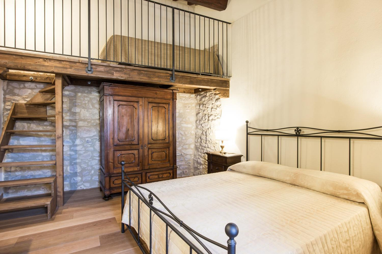Others 4, Domus in Castro, Perugia