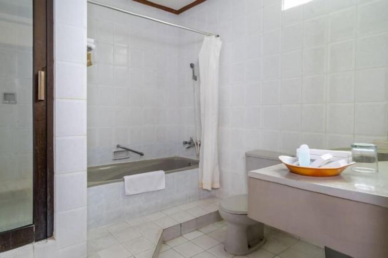 Bathroom 10