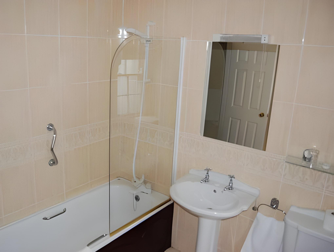 Bathroom 5, Dooly's Hotel