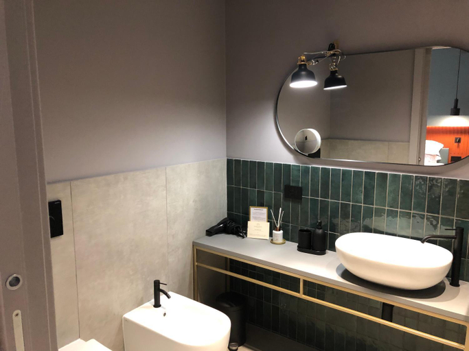 Others 3, Materiaprima camere-rooms, Mantua