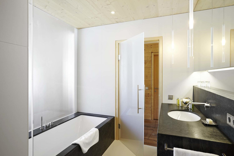 Bathroom 5, Seiser Alm Urthaler, Bolzano