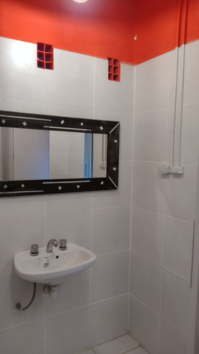 Bathroom 4, Hostel Sudaka, Capital