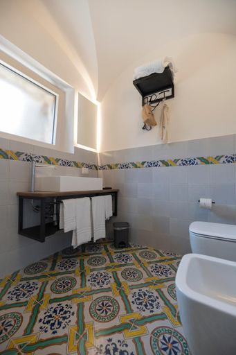 Bathroom 5, Kirani Resort, Trapani