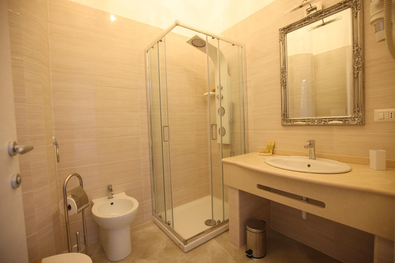 Others 5, B&B Royal, Catanzaro