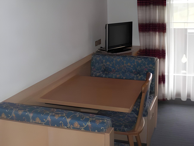 Bedroom 2, Hotel Pfeiferhof, Bolzano