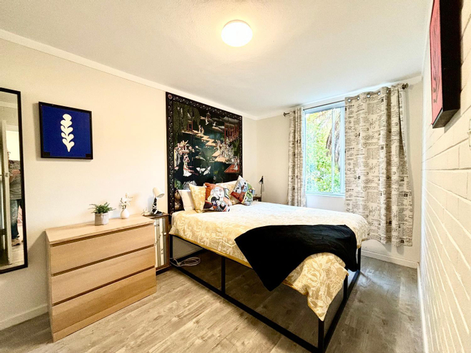 Serenity And Comfort In Subiaco 1 Bedroom Unit, Cambridge