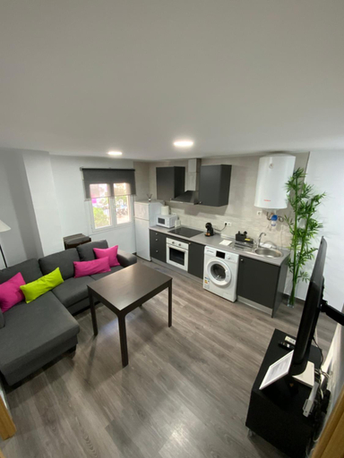 3, Reina Apartamentos, Málaga