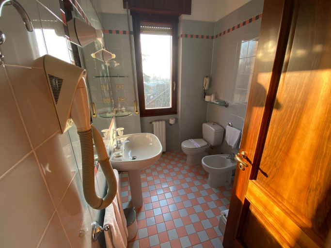 Bathroom, Albergo Cerchi, Alessandria