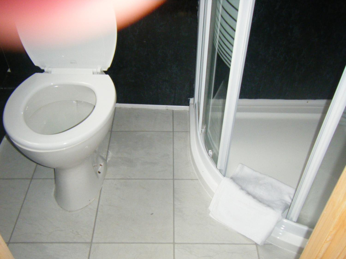 Bathroom 3, Fairhaven Hotel on Woodfield Road, Blackpool