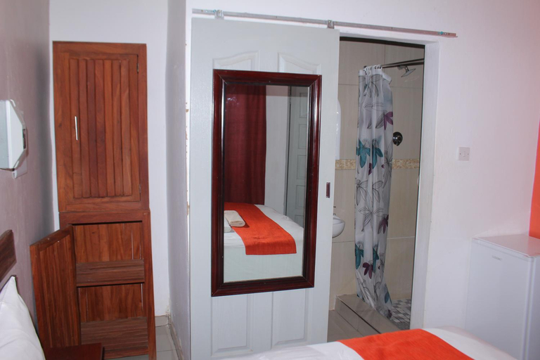 Bedroom 2, Universe GuestHouse, Chobe