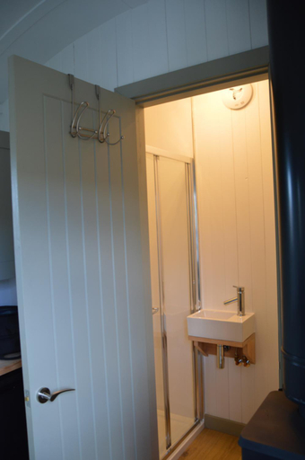 Bathroom 2, Corriemuckloch Unique Huts, Perthshire and Kinross