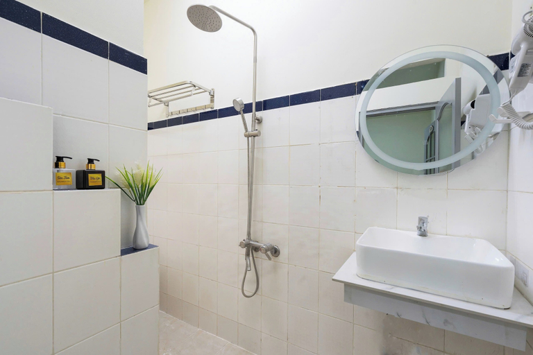 Bathroom 5, Phan Hotel, District 1