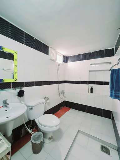 Bathroom, Myths, District 10