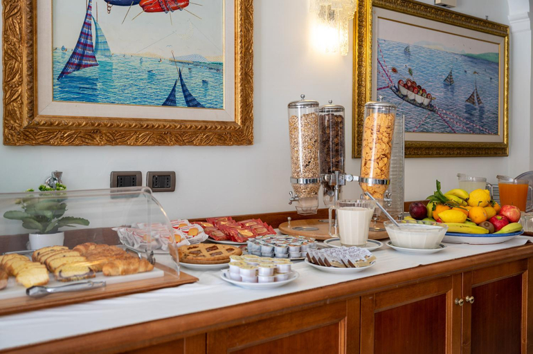 Food & Drinks 4, Hotel Montana, Napoli