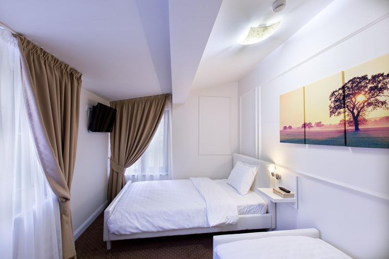 Others 2, Prestige Hotel, Iasi