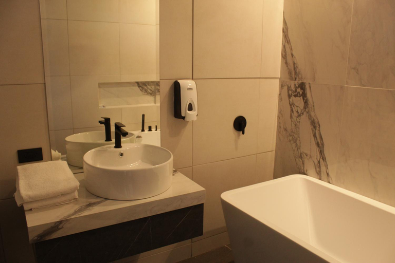 Bathroom 4, DC Suites Aeropuerto, Guayaquil