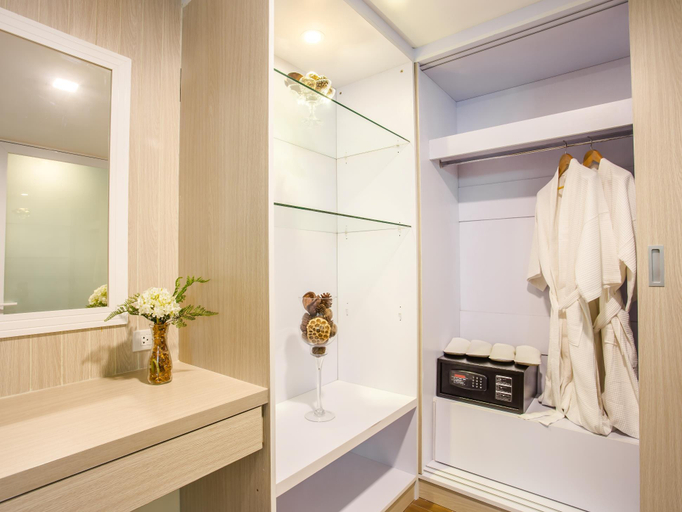 Bathroom 10