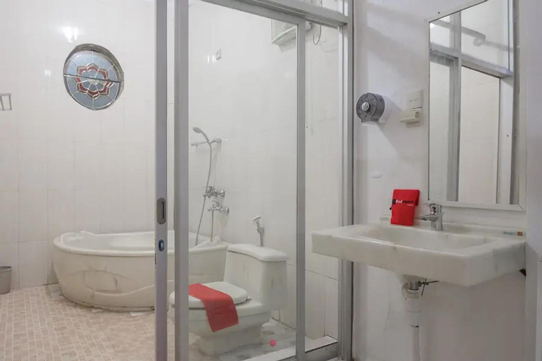 Bathroom 7