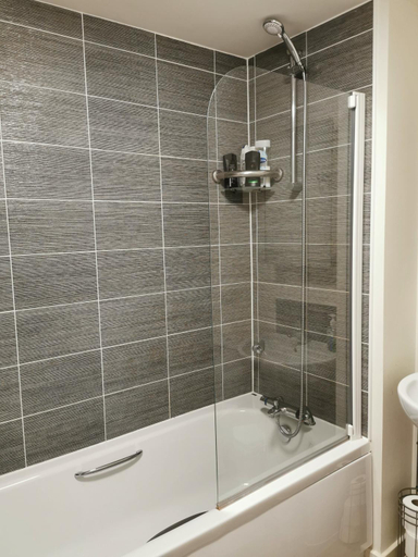 Bathroom 5, Helena's Place (7 minutes walk to Nottingham Train station), Nottingham