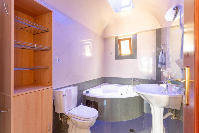 Bathroom, Souda Bay View, Crete