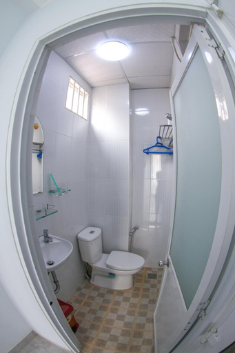 Bathroom 10