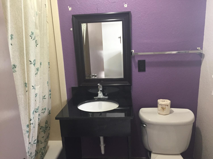 Bathroom 5, Fort Myers Inn, Lee
