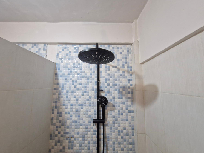 Bathroom 11