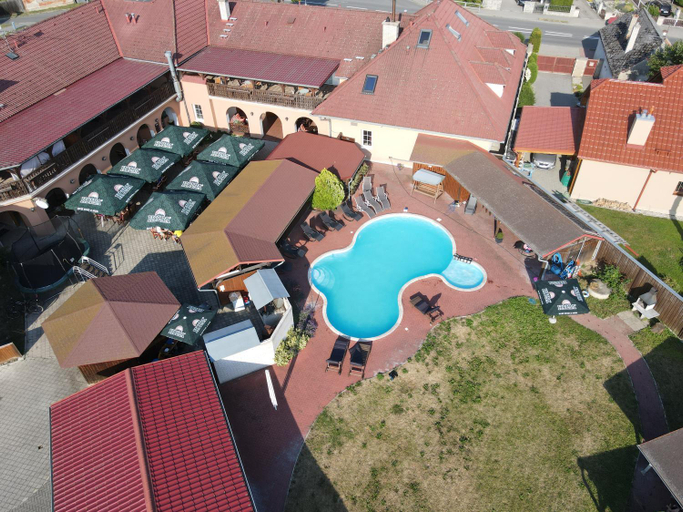Exterior & Views 1, Hotel Aldo, Olomouc
