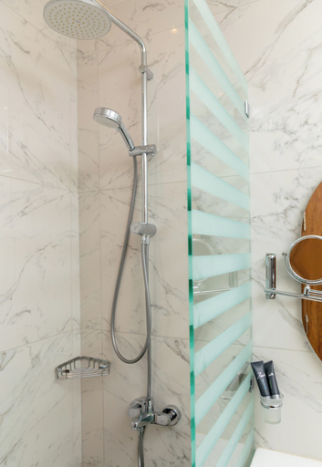 Bathroom 4, Nile Club Maadi Hotel, Al-Ma'adi