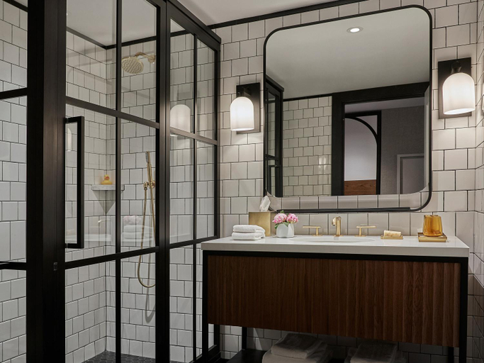 Bathroom 16