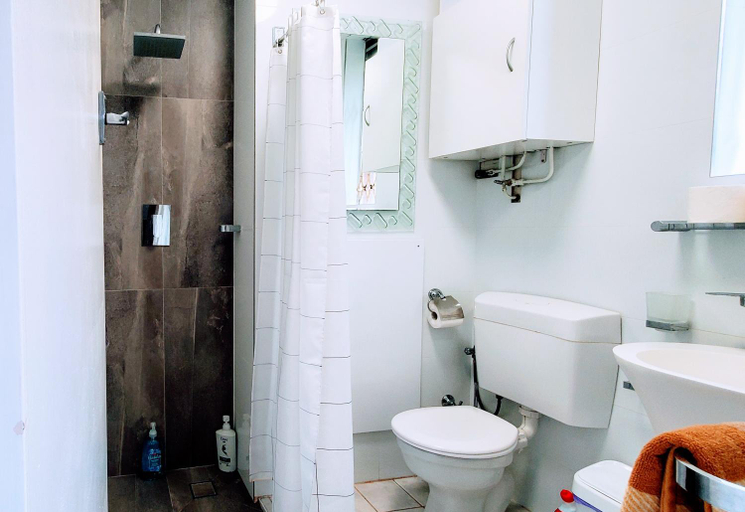 Bedroom 3, Quaint & Tranquil Subiaco 1 Bedroom Apartment, Cambridge