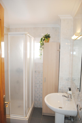Bathroom, Apartamentos Vicenta Playa Carihuela, Málaga