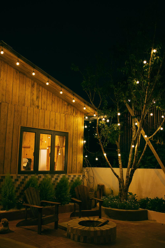 Exterior 4