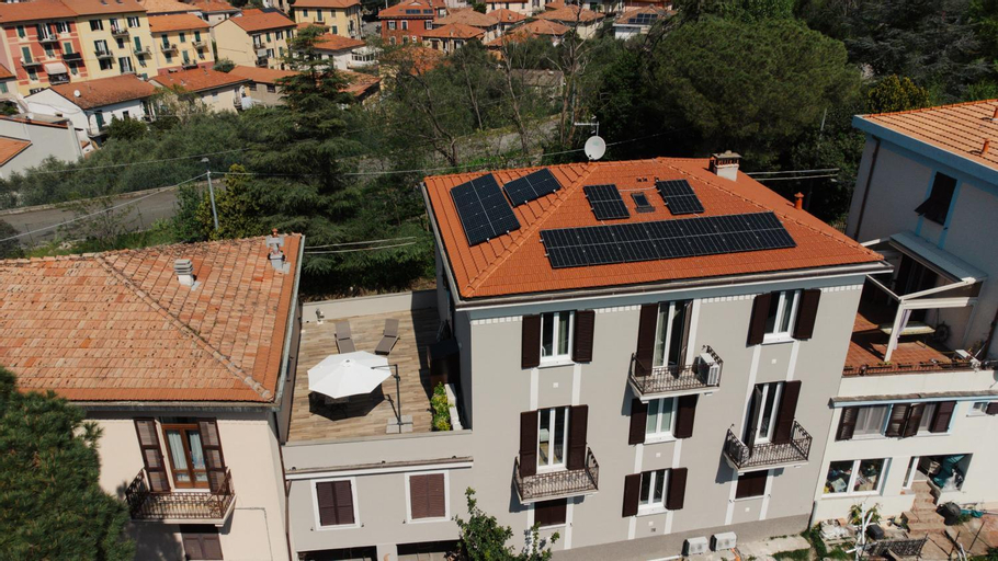 Le camere sui colli, La Spezia