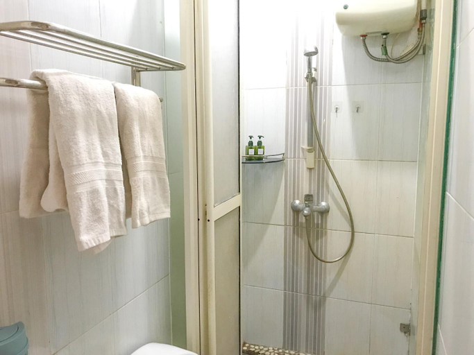 Bathroom 10