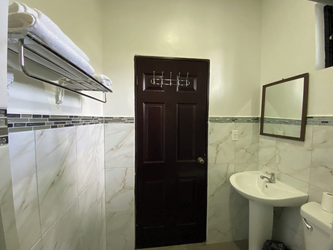 Bathroom 4, Joyce Garden Hotel