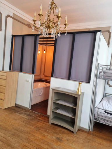 Bedroom 2, Les Appartements Fenelon, Nord