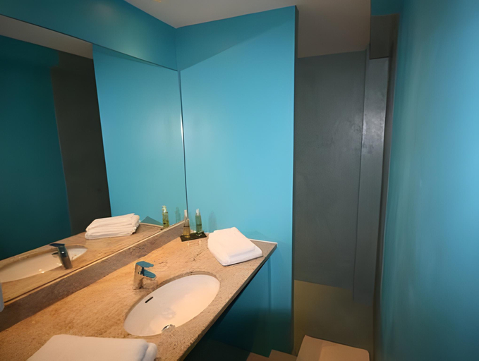 Bathroom 3, Domaine de l'Eau Vive, Ardèche