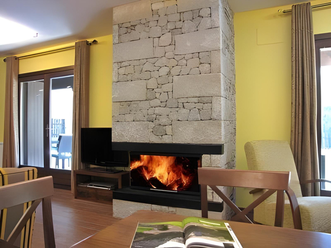 Others 4, Hotel Sesue, Huesca