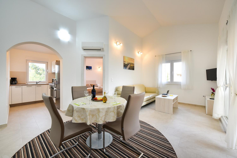 Others 3, Apartments Ana Vrsi, Nin