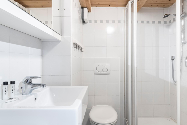Bathroom, Stay COOPER l Goethe Guesthouse, Bolzano