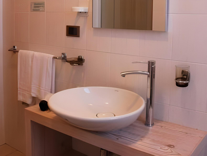 Bathroom 3, Hostellerie Le Lievre Amoureux, Aosta