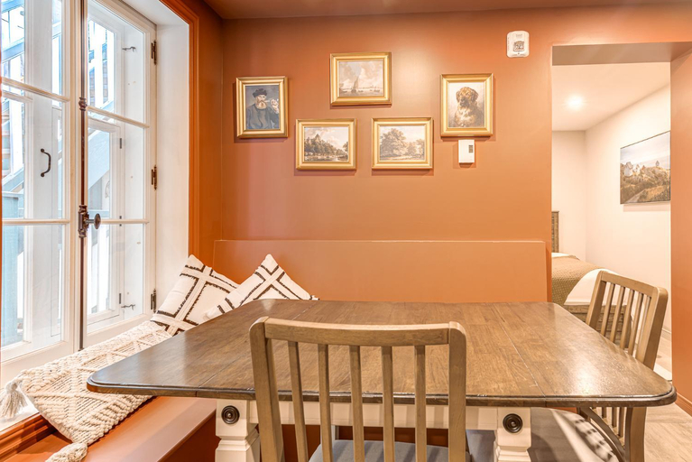 Others 4, North House - Quebec City 2 Bedroom Treasure, Communauté-Urbaine-de-Québec